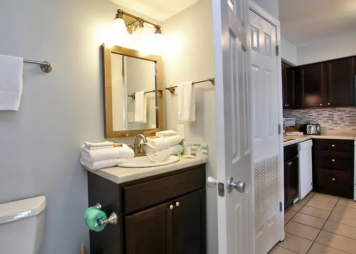 Cove 117a By Youngs Suncoast Apartment